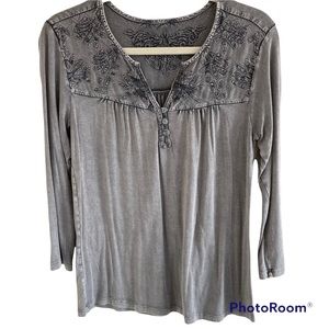 Solitaire‎ Gray Mineral Wash Embroidered Boho Split Neck Top M